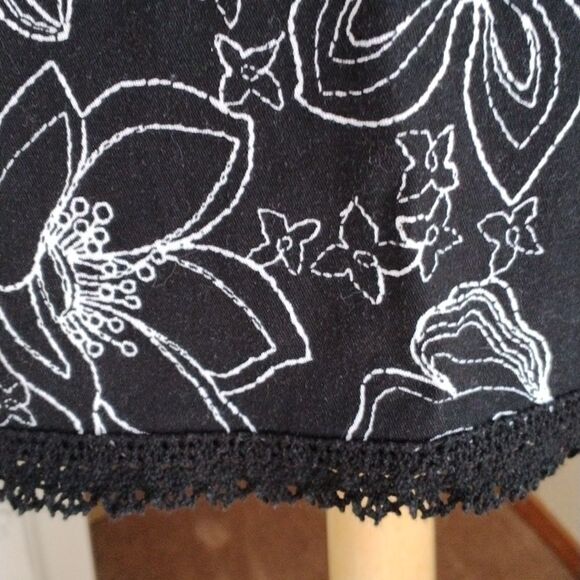 Geoffrey Beene Sport Stretch Cotton Skirt - Picture 3 of 10